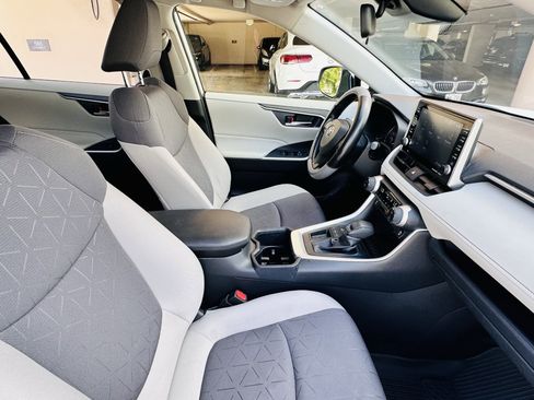 Used 2022 Toyota RAV4 XLE image 24