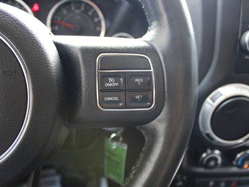 Used 2015 Jeep Wrangler Unlimited Sahara w/ Connectivity Group AWD/4WD image 10