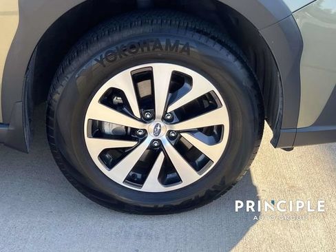 Used 2025 Subaru Outback Premium AWD/4WD image 4