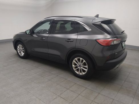 Used 2020 Ford Escape SE image 3