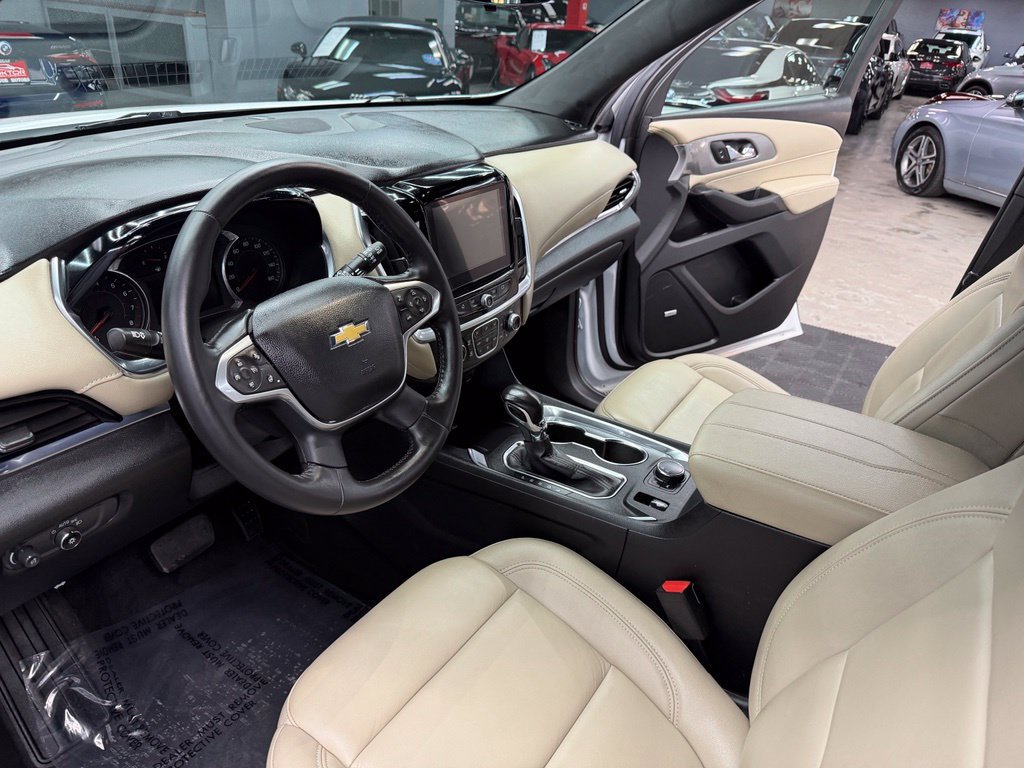 Used 2022 Chevrolet Traverse LT w/ LT Premium Package FWD image 31