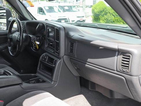 Used 2006 Chevrolet Silverado 2500 LT w/ Heavy-Duty Power Package image 43