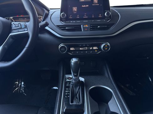 Used 2019 Nissan Altima 2.5 SV FWD image 3