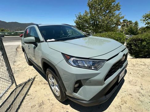 Used 2021 Toyota RAV4 XLE w/ Carpet Mat Package (TMS) FWD image 2