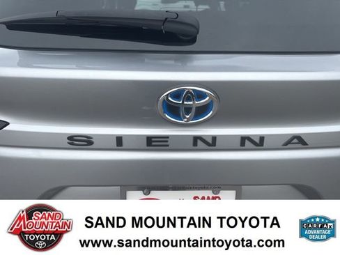 Used 2023 Toyota Sienna XSE image 10