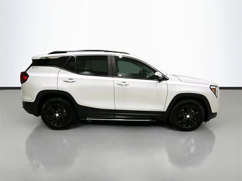 Used 2022 GMC Terrain SLE w/ Driver Convenience Package image 8