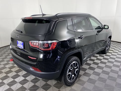 Used 2025 Jeep Compass Trailhawk w/ Sun & Sound Group AWD/4WD image 6