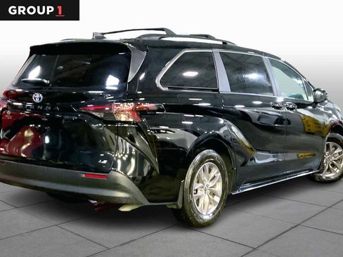 Certified 2025 Toyota Sienna LE image 13