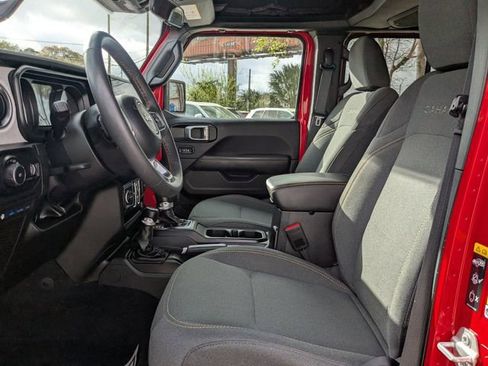 Used 2024 Jeep Wrangler Unlimited Sahara image 25