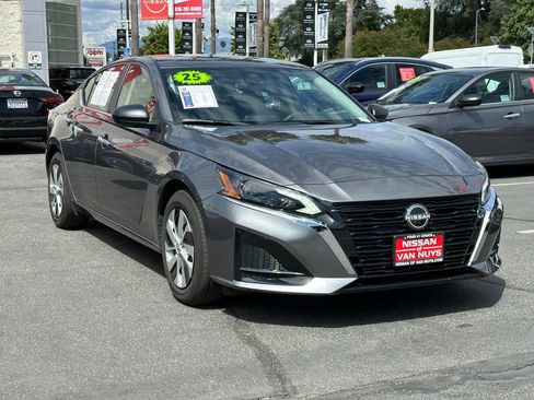 Used 2025 Nissan Altima 2.5 S FWD image 8