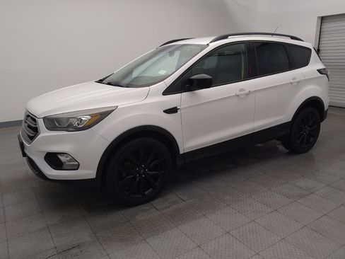Used 2017 Ford Escape SE w/ Equipment Group 201A image 2