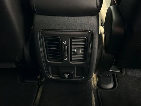 Used 2022 Jeep Grand Cherokee Laredo X AWD/4WD image 25