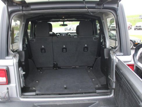 Used 2021 Jeep Wrangler Unlimited Sahara AWD/4WD image 7