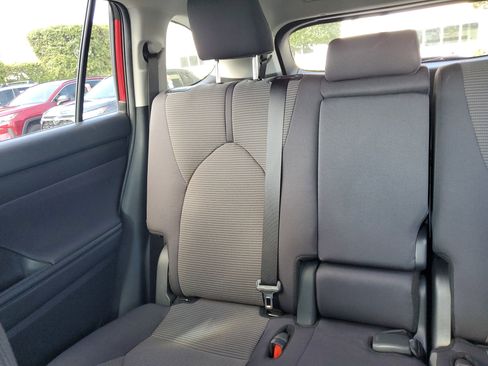 Used 2025 Toyota Highlander LE image 20