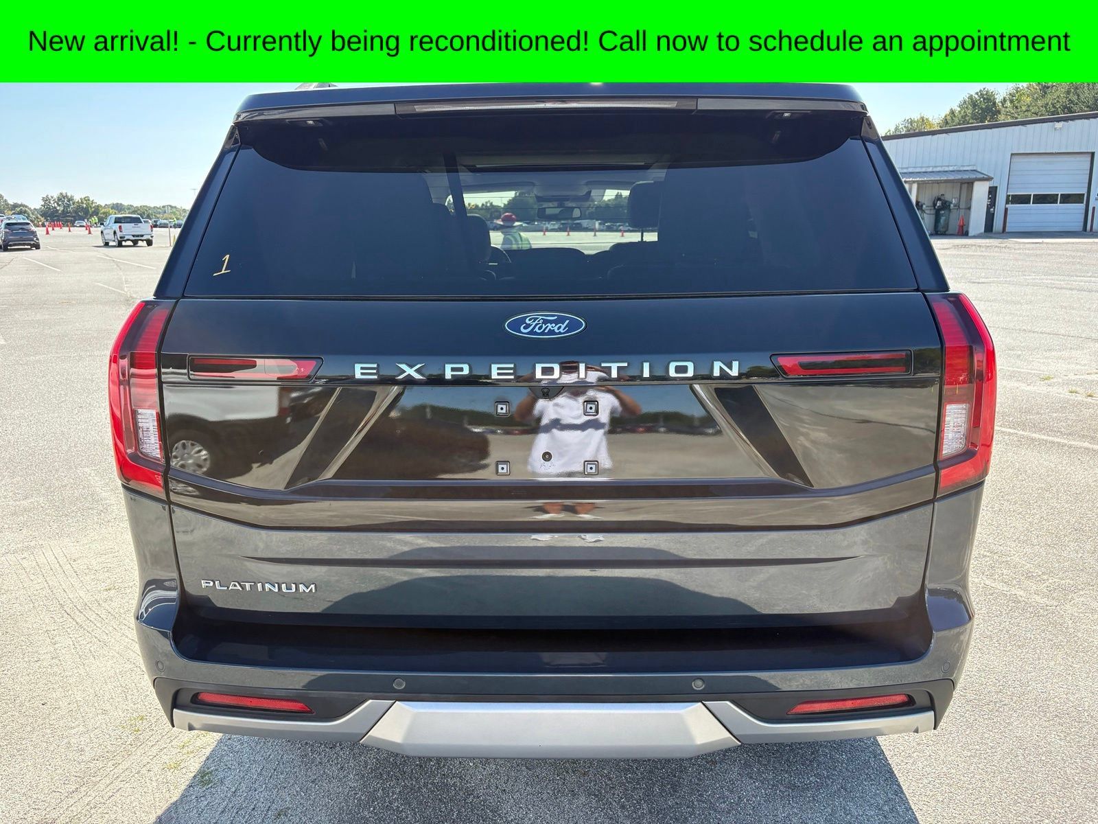 Used 2025 Ford Expedition Platinum w/ Driver's Package AWD/4WD image 5