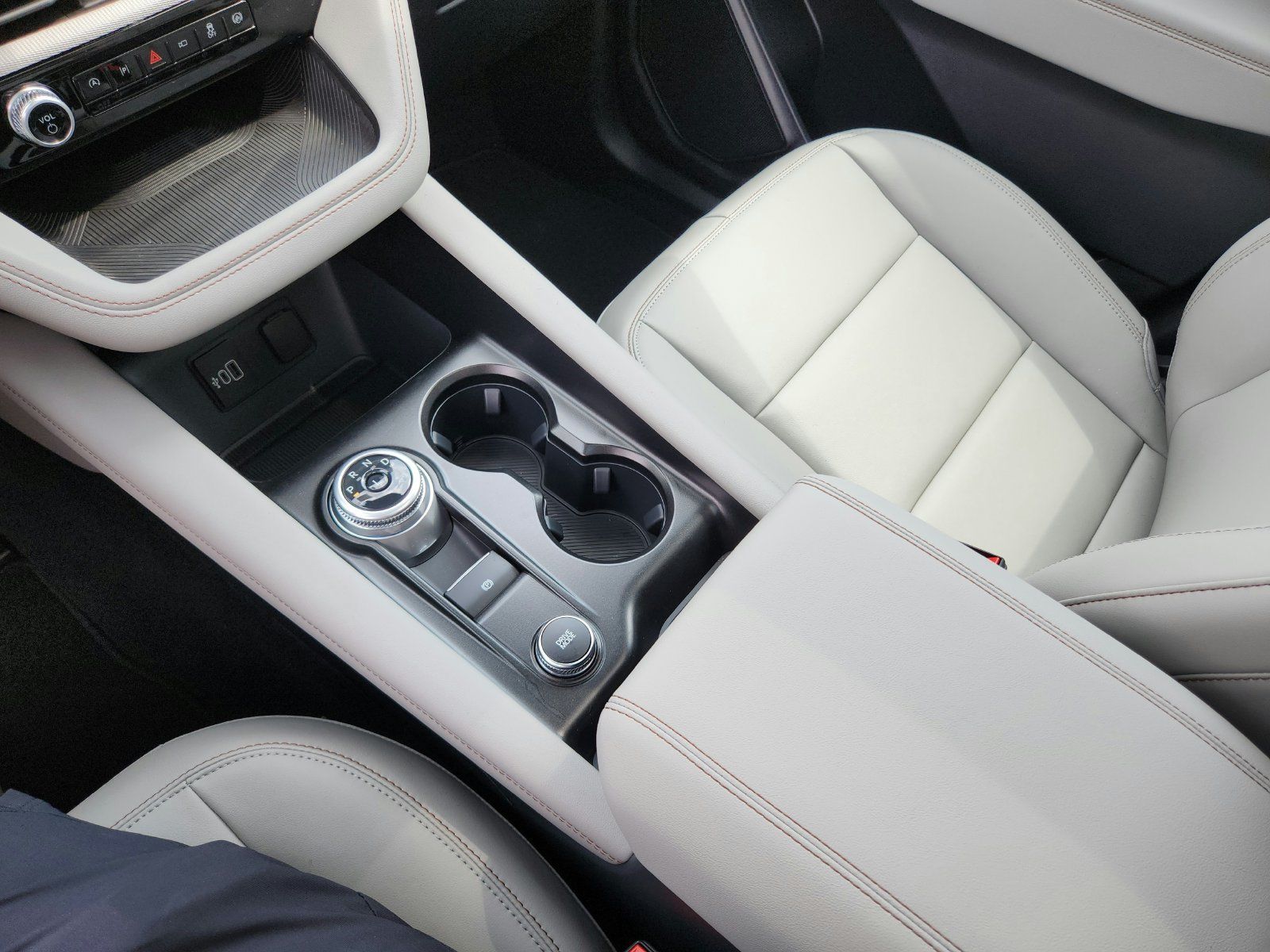 New 2026 Ford Explorer Active w/ Active Comfort Package AWD/4WD image 17