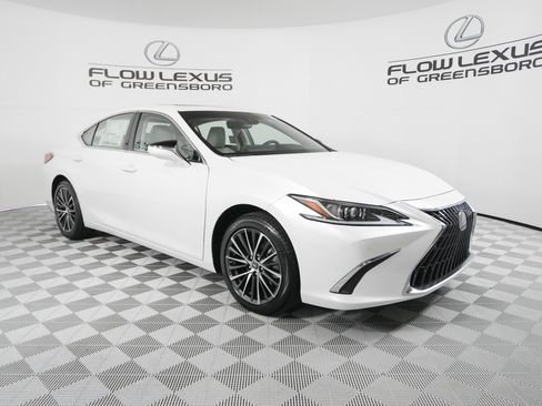New 2025 Lexus ES 350 w/ Premium Package image 3