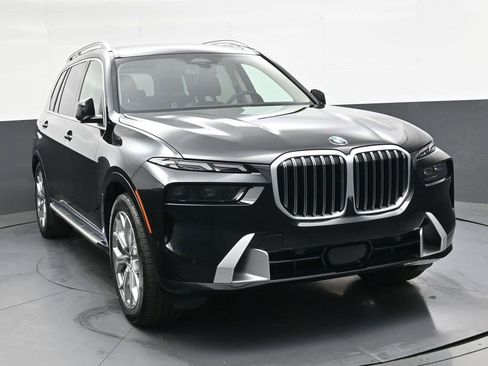 Used 2026 BMW X7 xDrive40i AWD/4WD image 9