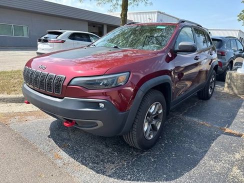 Used 2019 Jeep Cherokee Trailhawk w/ Cold Weather Group AWD/4WD image 2