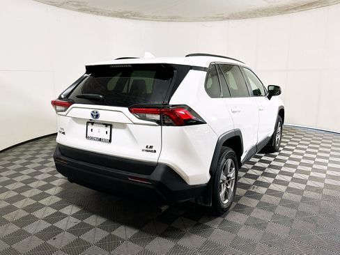 Used 2024 Toyota RAV4 LE AWD/4WD image 3