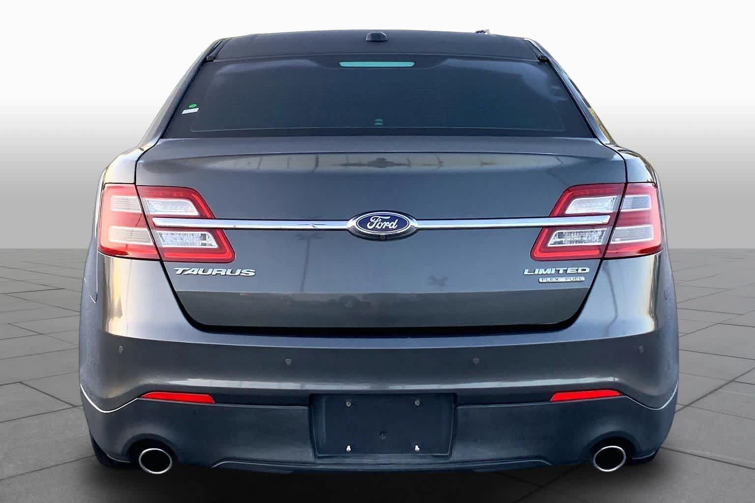 Used 2017 Ford Taurus Limited FWD image 5