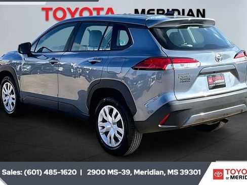 Used 2022 Toyota Corolla Cross L image 2