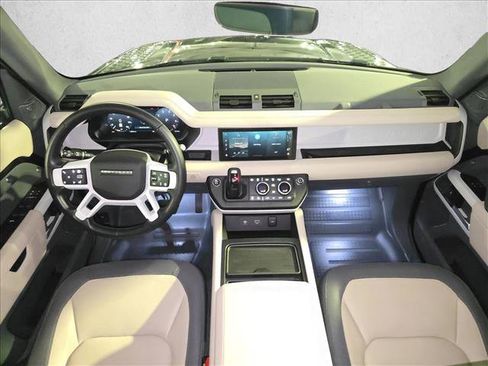 Used 2024 Land Rover Defender 110 X-Dynamic SE image 9