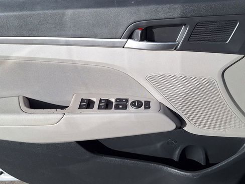 Used 2019 Hyundai Elantra SEL image 9