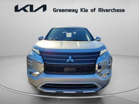 Used 2024 Mitsubishi Outlander SE image 2