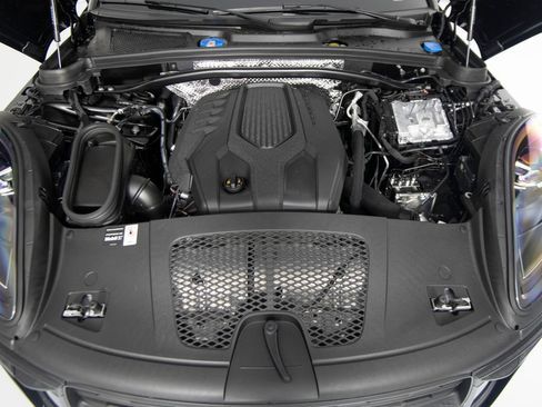 New 2026 Porsche Macan AWD/4WD image 41