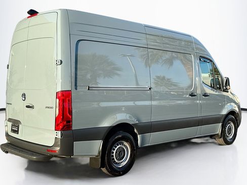 Used 2025 Mercedes-Benz Sprinter 2500 image 5