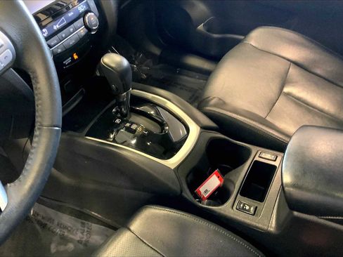 Used 2016 Nissan Rogue SL w/ SL Premium Package image 17