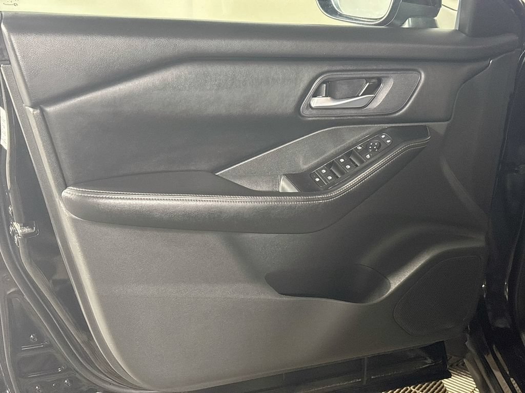 Used 2024 Nissan Rogue SV FWD image 10