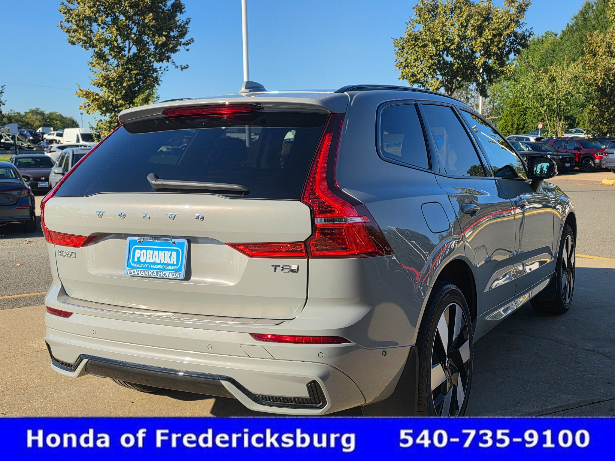 Used 2025 Volvo XC60 T8 Plus w/ Protection Package Premier AWD/4WD image 6