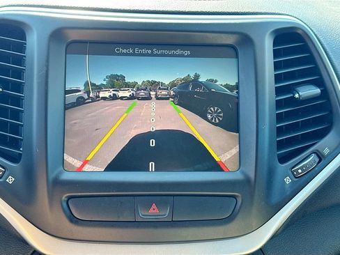 Used 2016 Jeep Cherokee Limited AWD/4WD image 11