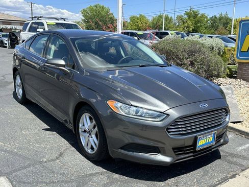 Used 2015 Ford Fusion SE FWD image 1