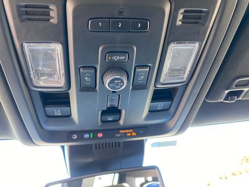 Used 2023 GMC Yukon XL AT4 image 40