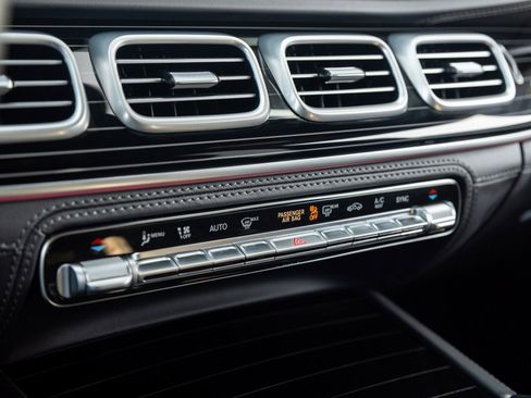 Used 2025 Mercedes-Benz GLS 63 AMG 4MATIC image 24