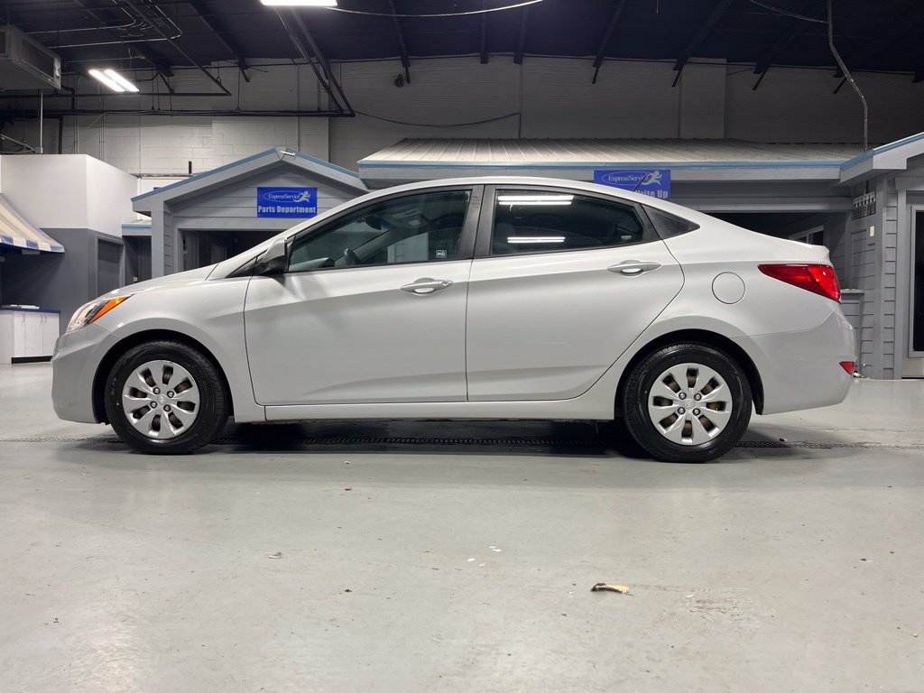 Used 2015 Hyundai Accent GLS FWD image 4