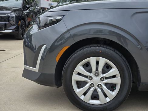 Used 2023 Kia Soul LX image 14