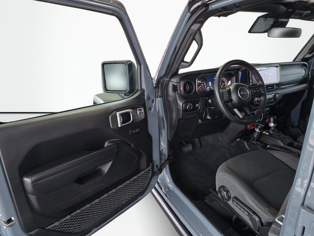 Used 2025 Jeep Wrangler Unlimited Rubicon AWD/4WD image 31