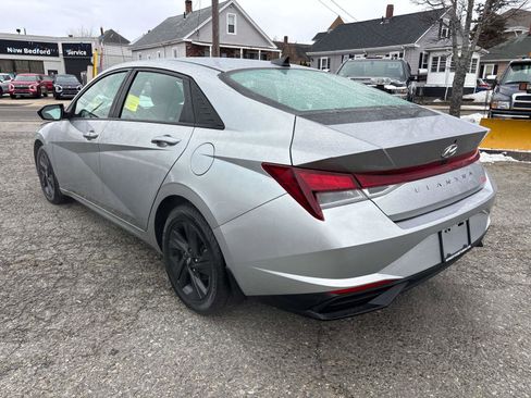Used 2022 Hyundai Elantra SEL image 3