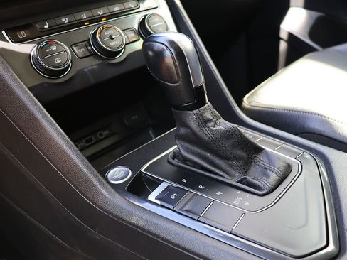 Used 2020 Volkswagen Tiguan SE w/ Panoramic Sunroof Package FWD image 50