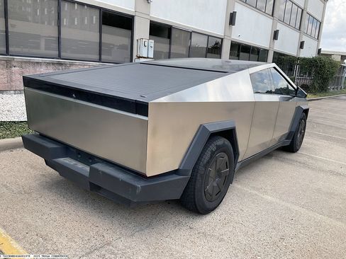 Used 2025 Tesla Cybertruck AWD Crew Cab image 4