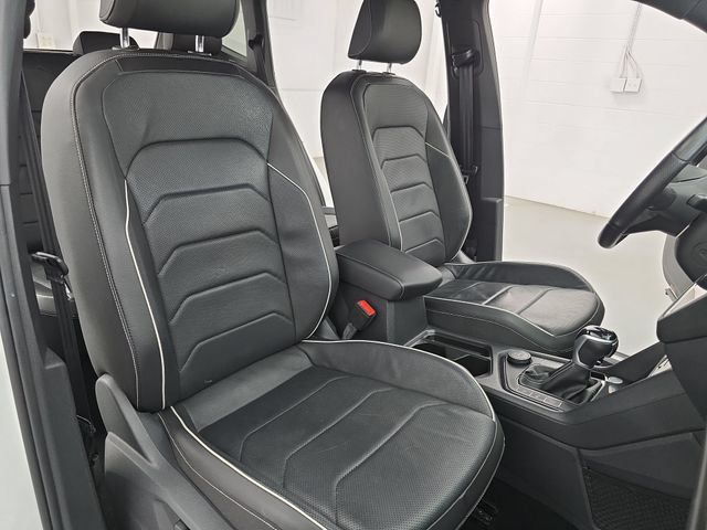 Used 2022 Volkswagen Tiguan SEL R-Line AWD/4WD image 10