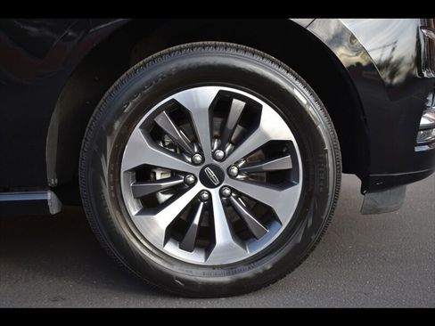 Used 2018 Lincoln Navigator L Select image 46