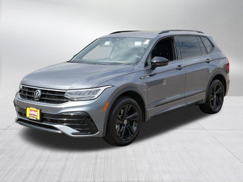 Used 2024 Volkswagen Tiguan SE R-Line w/ MDO Package, Two-Row AWD/4WD image 3