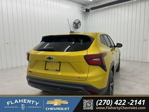 Used 2024 Chevrolet Trax RS image 3