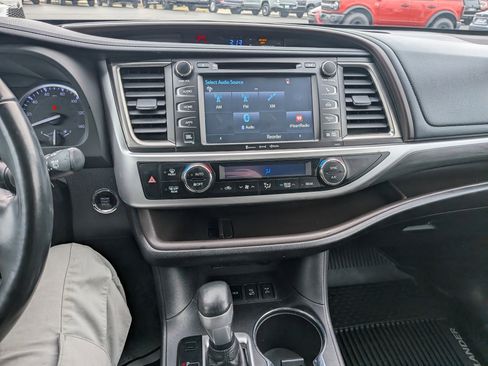 Used 2019 Toyota Highlander Limited image 22