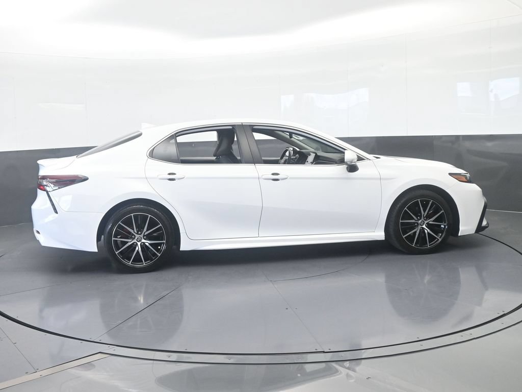 Used 2022 Toyota Camry SE w/ Convenience Package FWD image 7